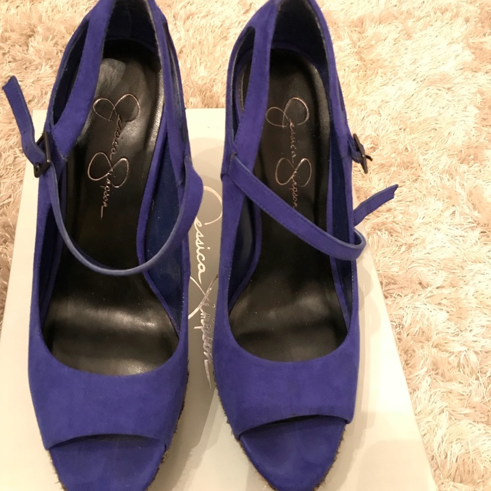 Jessica Simpson pumps